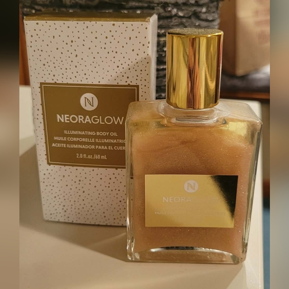 NeoraGlow Illuminating Body Oil